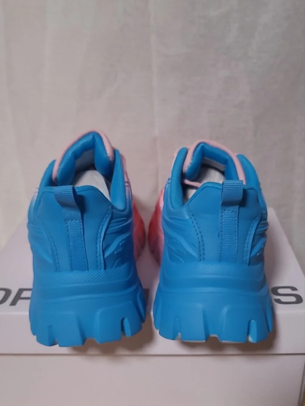 Dream Pairs Pink to Blue Gradient Athletic Sneakers